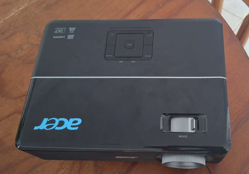 Acer P1303PW Projector  (somewhat faulty)