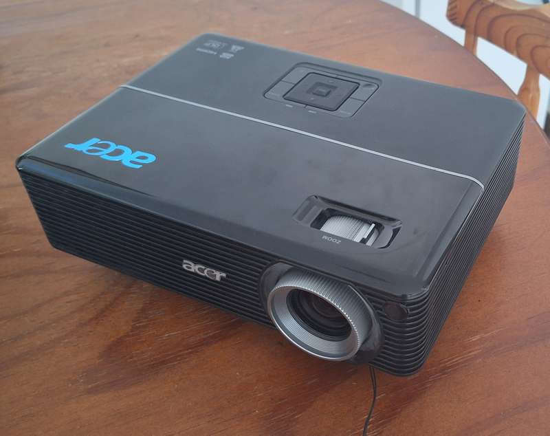 Acer P1303PW Projector  (somewhat faulty)