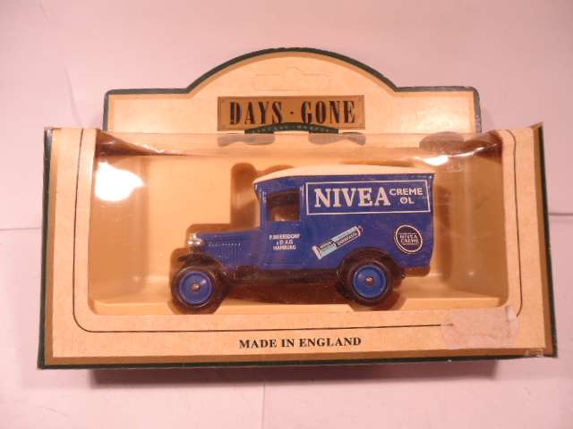LLedo / Days Gone  - 1928 Chevrolet Van - Nivea Creme - OL - # 21044