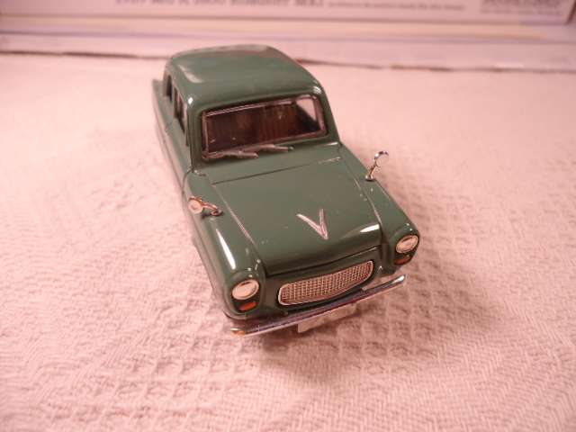 Vanguards - Ford 100E Sedan - #VA21002