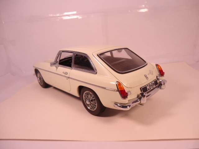 Auto Art - MGC GT Coupe - #AA76621