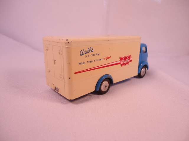 Corgi - Commer Refrigerator Truck - Wall's Ice Cream- #453