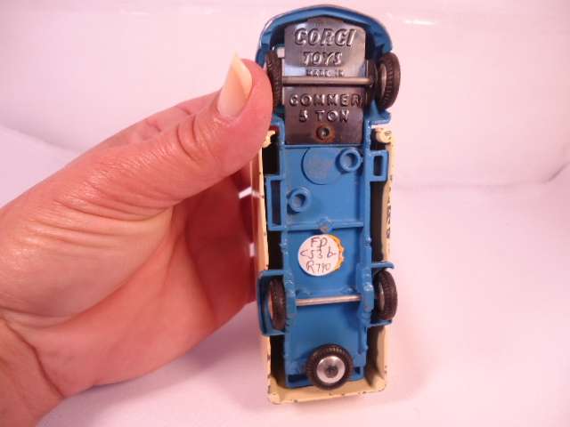 Corgi - Commer Refrigerator Truck - Wall's Ice Cream- #453