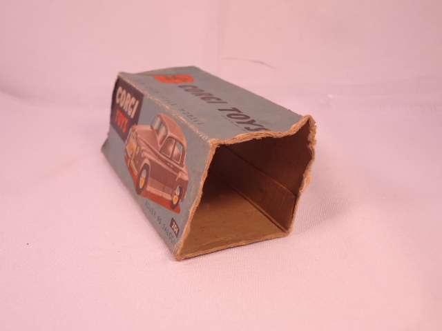 Corgi - Rover 90 Saloon - #204