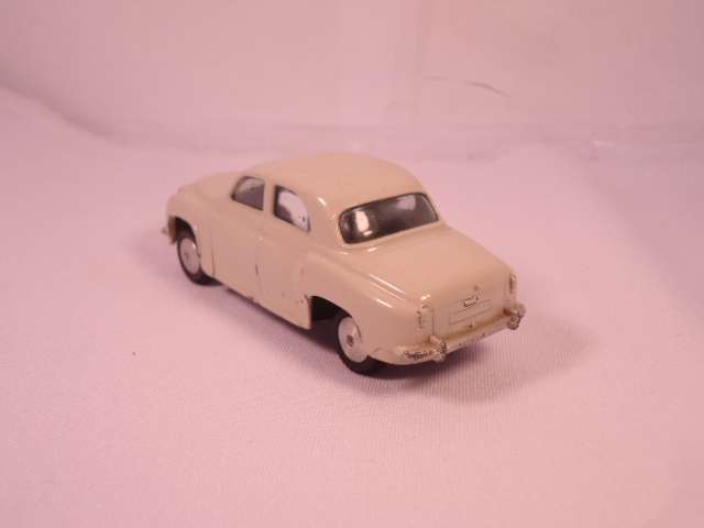 Corgi - Rover 90 Saloon - #204