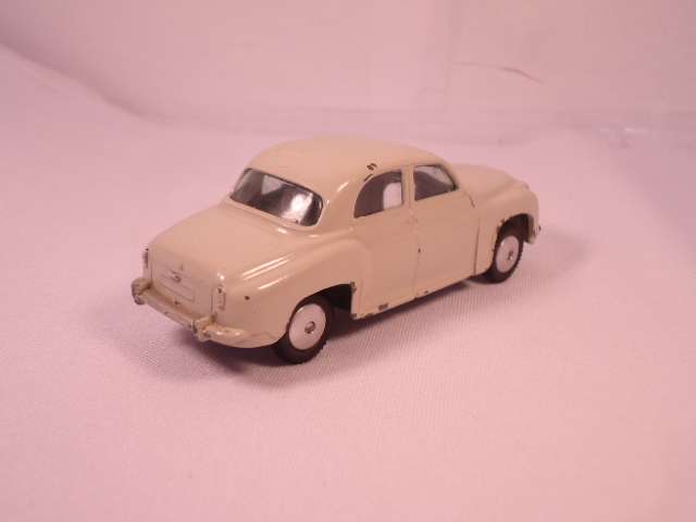 Corgi - Rover 90 Saloon - #204