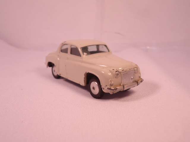 Corgi - Rover 90 Saloon - #204