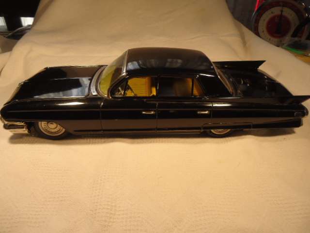 SSS Tokyo - Cadillac - 1961 - L 42cm, H 11cm W 15.5 cm - operational - Tin Plate