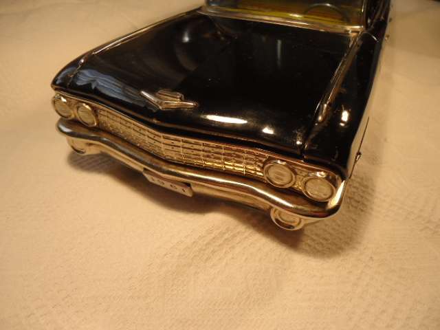SSS Tokyo - Cadillac - 1961 - L 42cm, H 11cm W 15.5 cm - operational - Tin Plate