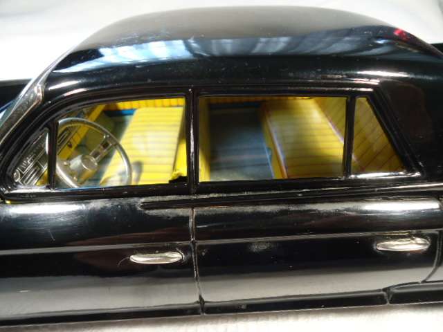 SSS Tokyo - Cadillac - 1961 - L 42cm, H 11cm W 15.5 cm - operational - Tin Plate