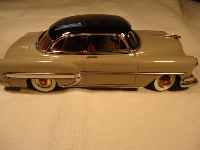 Marusan - Chevrolet - 28cm L. 13cm W + 9cm H,  - Restored - Friction stiff - Tin Plate