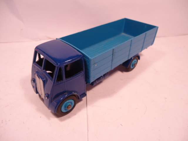 Dinky Toys - Guy Wagon - Type 3 - # 511 - Fully restored
