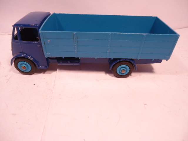 Dinky Toys - Guy Wagon - Type 3 - # 511 - Fully restored