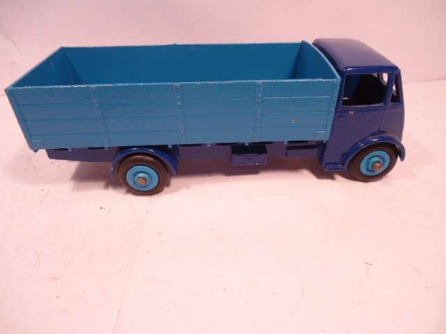 Dinky Toys - Guy Wagon - Type 3 - # 511 - Fully restored