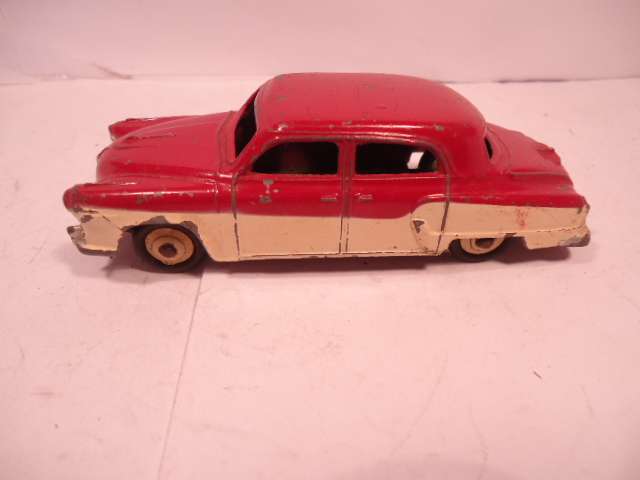 Dinky Toys - Studebaker Landcruiser - # 172