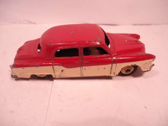 Dinky Toys - Studebaker Landcruiser - # 172