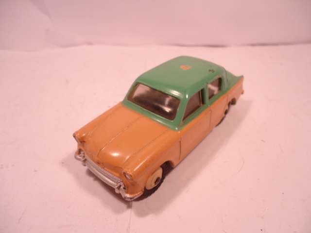 Dinky Toys - Hillman Minx- # 175