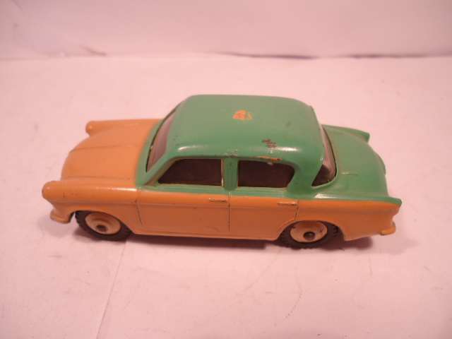 Dinky Toys - Hillman Minx- # 175