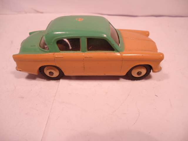Dinky Toys - Hillman Minx- # 175