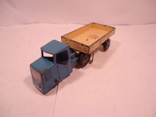 Dinky Toys - Mechanical Horse and Trailer - # 415