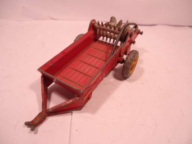 Dinky Toys - Lot of 3 - Manuare Spreader #321 and Thames truck # 422  and Trailer - to be restored