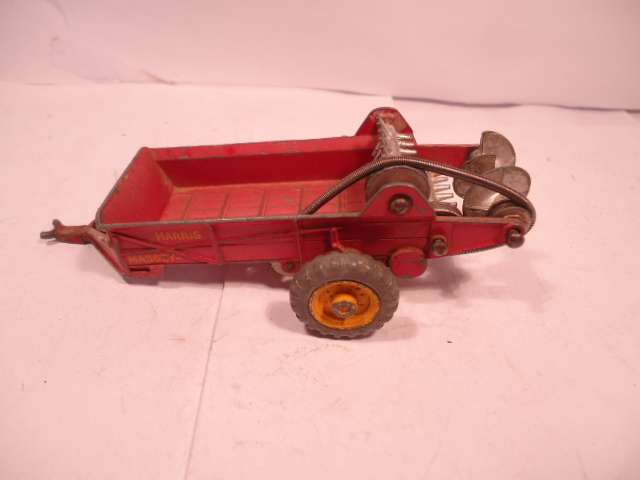 Dinky Toys - Lot of 3 - Manuare Spreader #321 and Thames truck # 422  and Trailer - to be restored