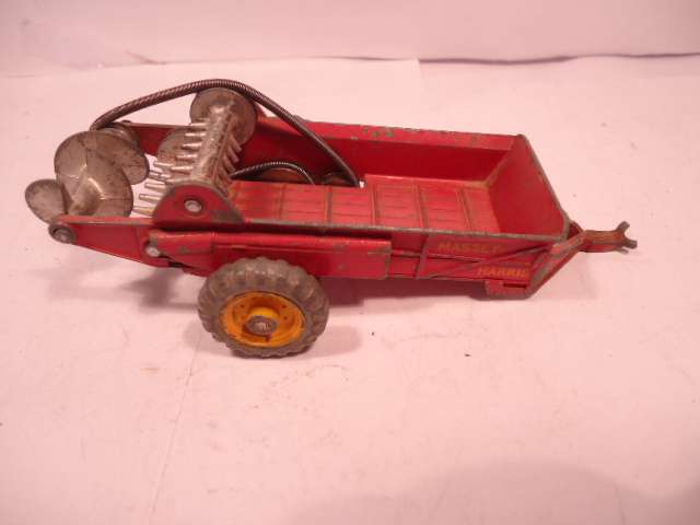 Dinky Toys - Lot of 3 - Manuare Spreader #321 and Thames truck # 422  and Trailer - to be restored