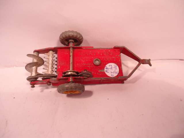 Dinky Toys - Lot of 3 - Manuare Spreader #321 and Thames truck # 422  and Trailer - to be restored