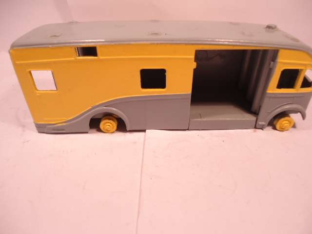 Dinky Toys - Race Horse Transporter # 979 - to be restored