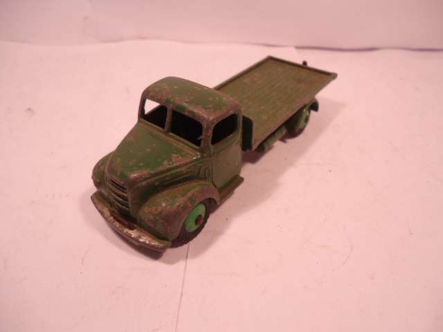 Dinky Toys - Lot of 3 - Manuare Spreader #321 and Thames truck # 422  and Trailer - to be restored