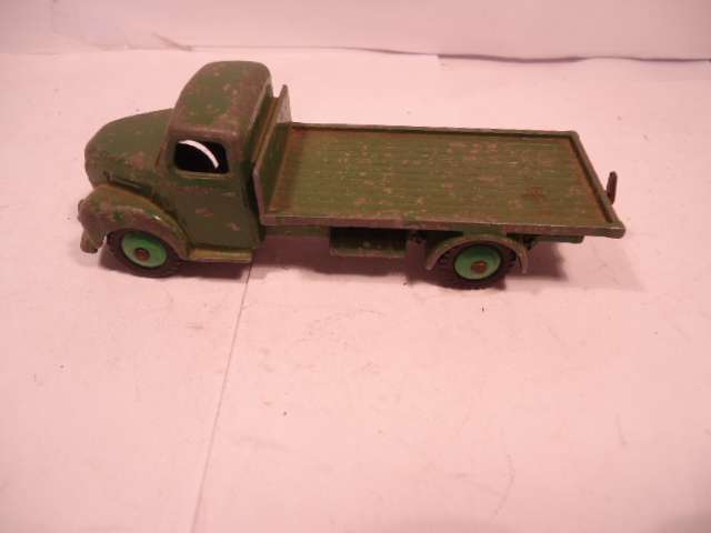Dinky Toys - Lot of 3 - Manuare Spreader #321 and Thames truck # 422  and Trailer - to be restored