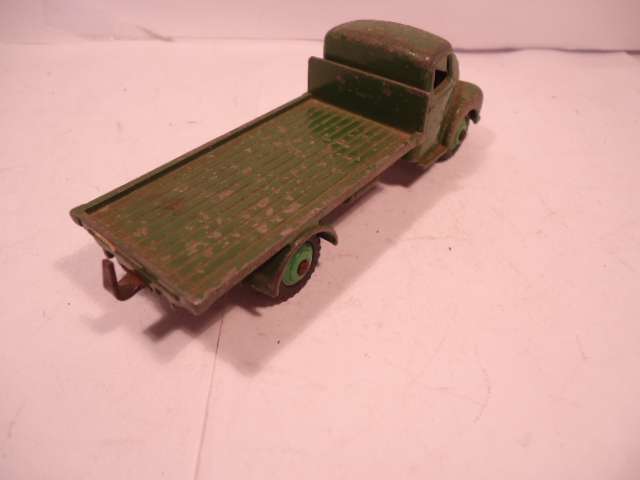 Dinky Toys - Lot of 3 - Manuare Spreader #321 and Thames truck # 422  and Trailer - to be restored