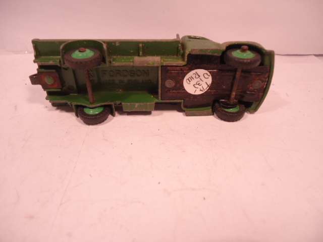 Dinky Toys - Lot of 3 - Manuare Spreader #321 and Thames truck # 422  and Trailer - to be restored