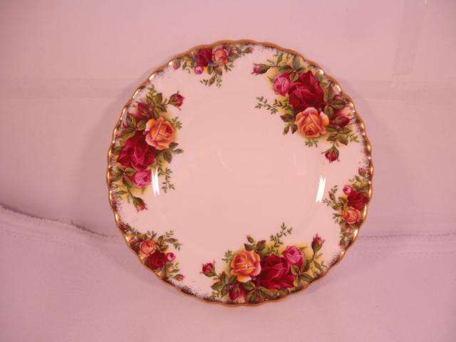 Royal Albert Bone China - Old Country Roses - Wall plate & Bracket - Made In England