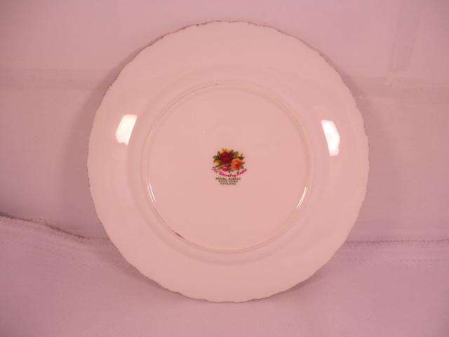 Royal Albert Bone China - Old Country Roses - Wall plate & Bracket - Made In England