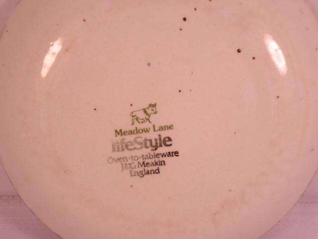 J&G Meakin - 'Meadow Lane Lifestyle' -  Wall plate & Bracket - Made In England