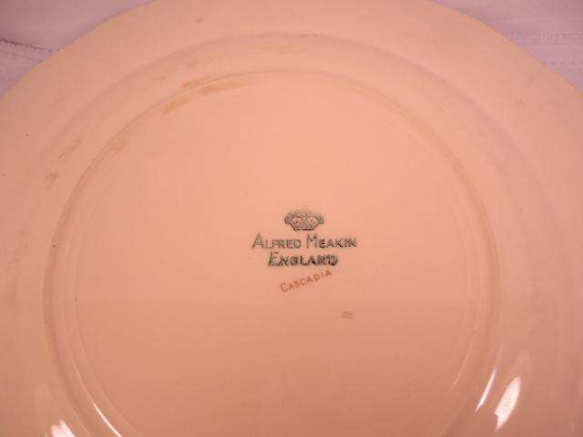 Alfred Meakin - 'Cascadia' - Dinner Plate with Wall Bracket - Made In England
