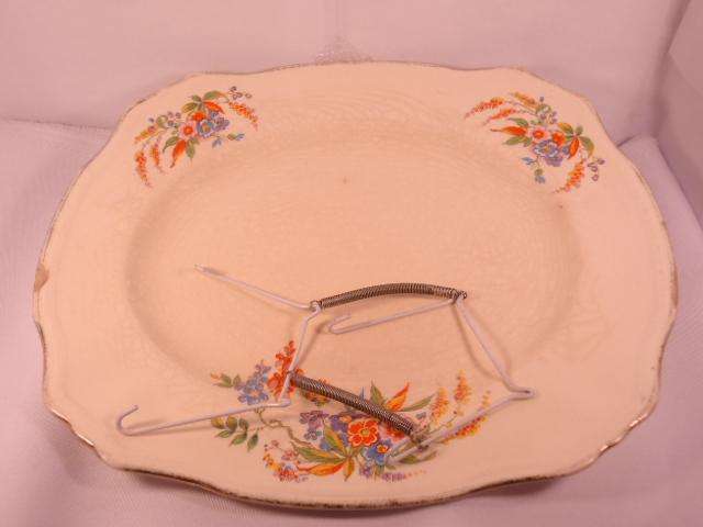 Alfred Meakin - Dinner Plate with Wall Bracket - Made In England