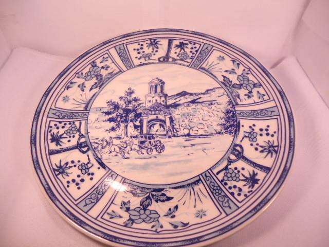 The Heritage Collection - The Castle Of Good Hope  1679-1979 Cake Plate & Bracket - #4120