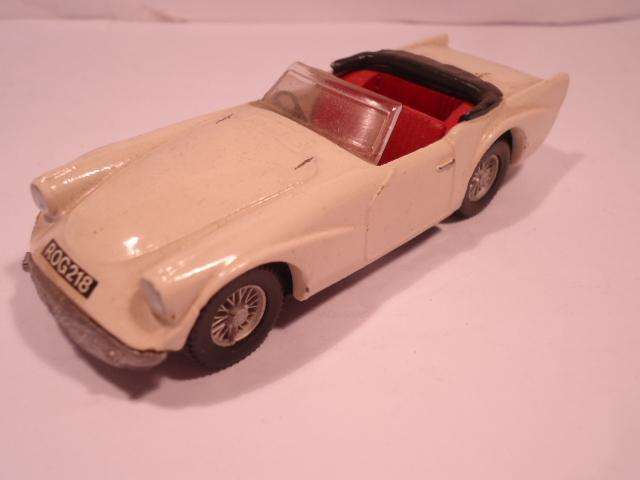 Spot On Replica - Daimler SP250 - 1/42 scale - Built Kit