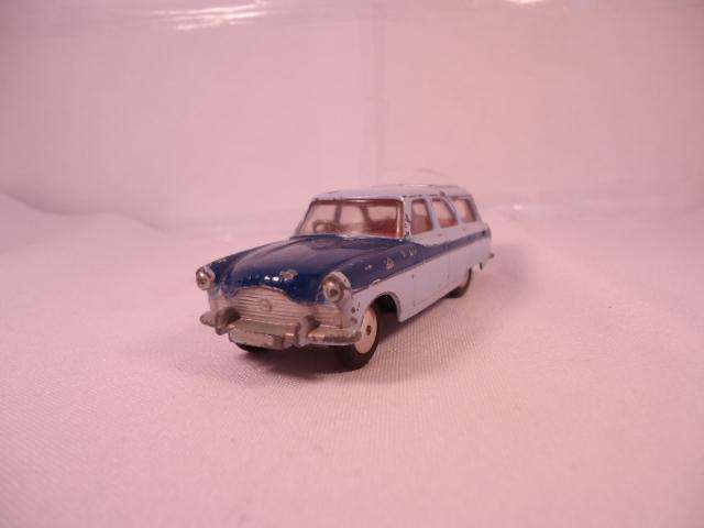 Corgi - Ford Zephyr Estate - Flat hubs - red seats - A1 - #424