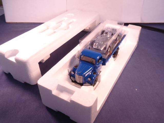 PremiumX - Mercedes Truck with Mercedes Racing Car - Ltd Edt - 1/500 - #12455