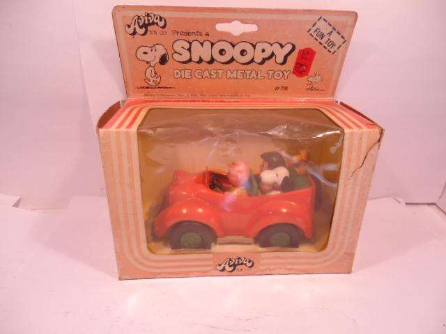 AVIVA - Snoopy - the Family car - #710 - 1975