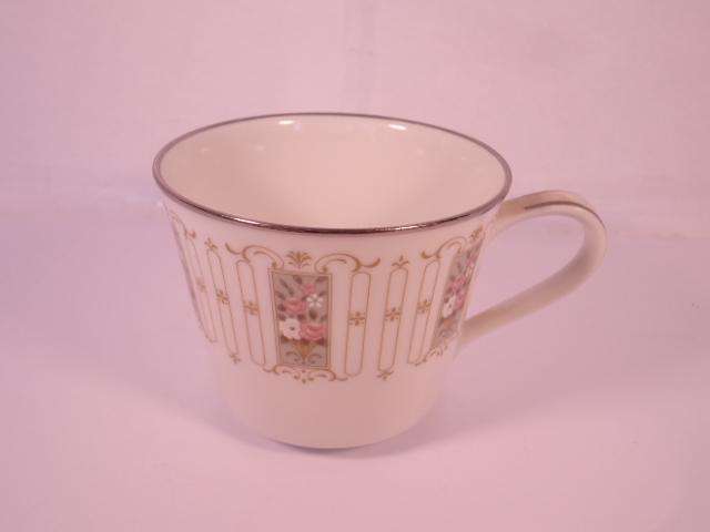 Noritake 2101 Colonial Bone China - 18pc Tea Set - Made in England