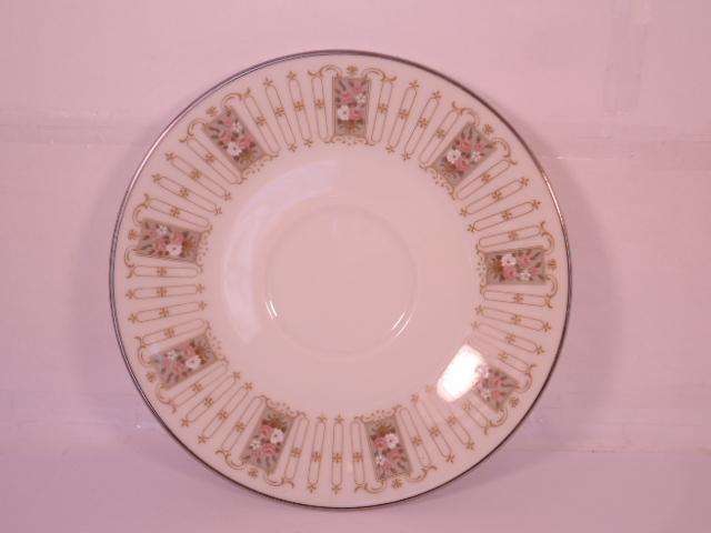 Noritake 2101 Colonial Bone China - 18pc Tea Set - Made in England