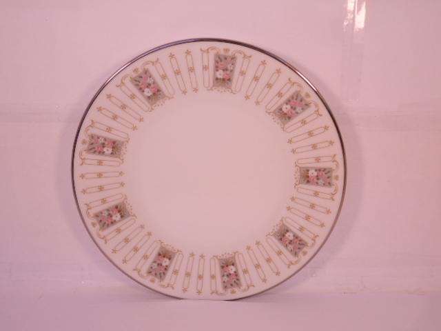 Noritake 2101 Colonial Bone China - 18pc Tea Set - Made in England