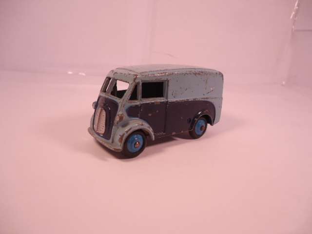 Dinky - Morris Capstan Van - # 465