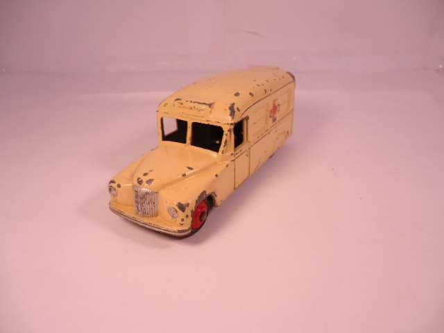 Dinky - Daimler Ambulance - #30h