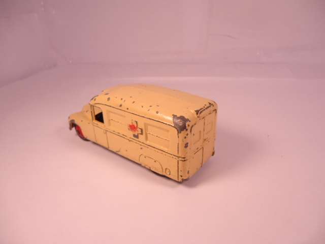 Dinky - Daimler Ambulance - #30h