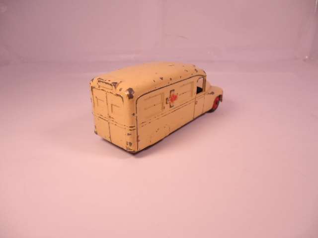 Dinky - Daimler Ambulance - #30h